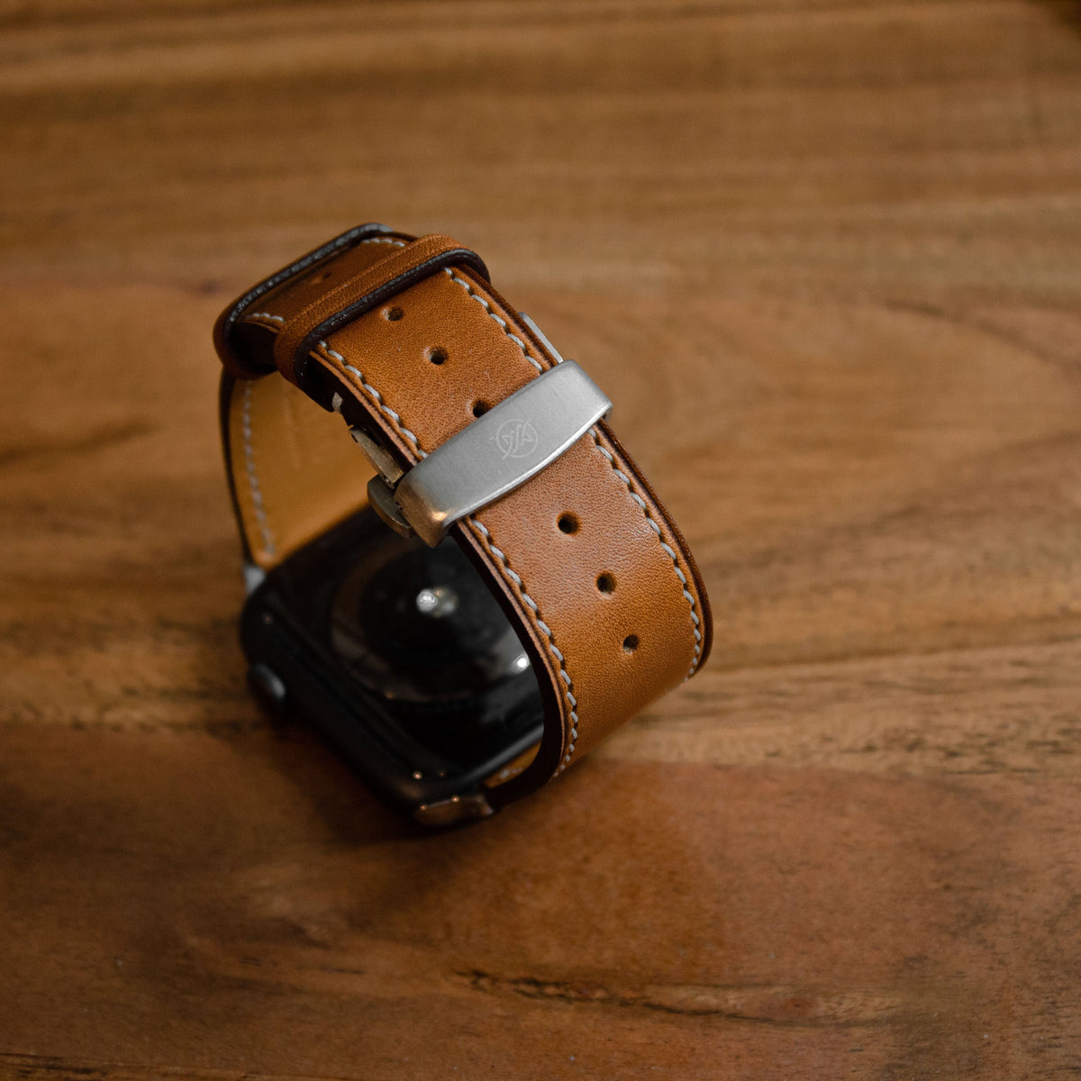 Barénia - Tan Leather Apple Watch Band | Pin & Buckle 42mm to 45mm / Black